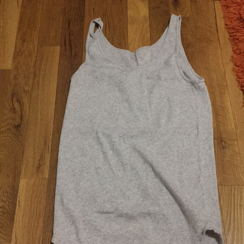 grey tank top
